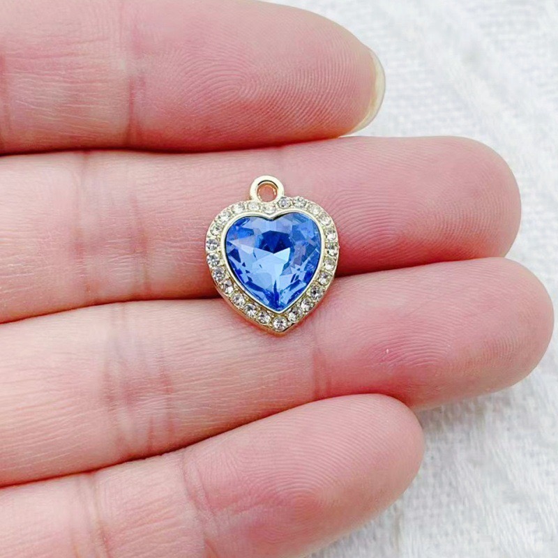 10個のハート型のカラフルな宝石が象嵌されたペンダント、新鮮 - Jewelry Making Birthday Party のレビューと価格