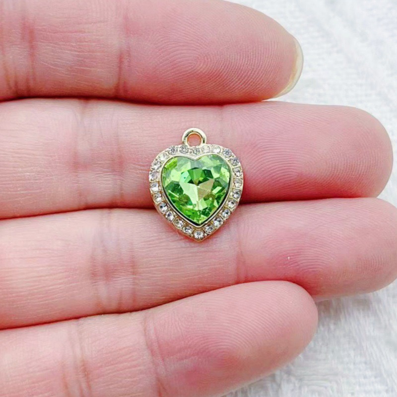 10個のハート型のカラフルな宝石が象嵌されたペンダント、新鮮 - Jewelry Making Birthday Party のレビューと価格